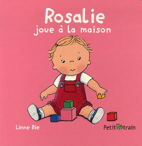 Rosalie joue à la maison