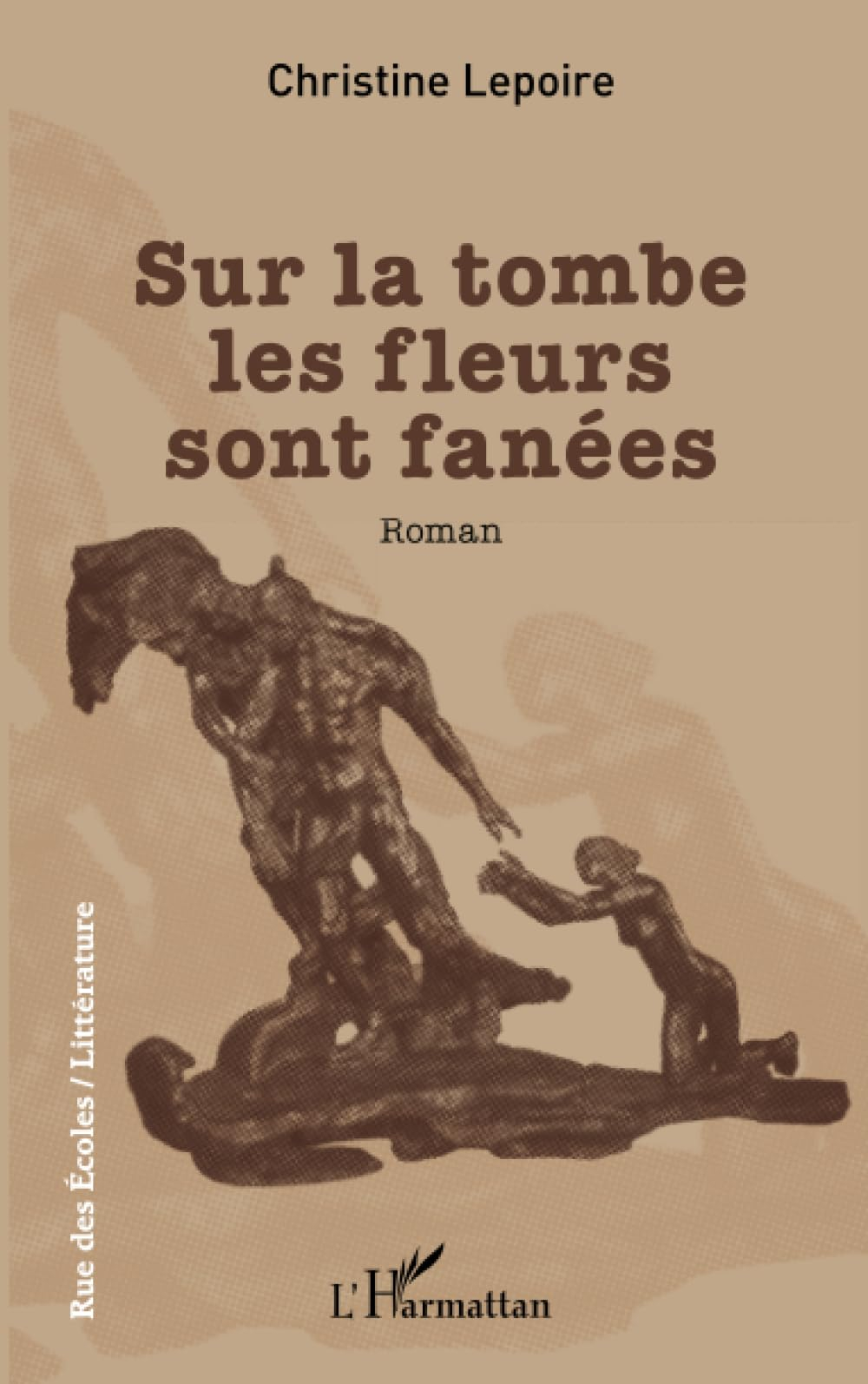 Sur la tombe les fleurs sont fanées