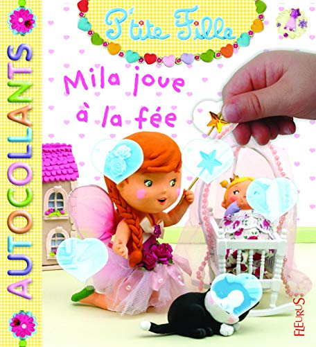 Lilou joue à la poupée