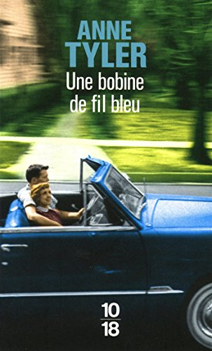 Une bobine de fil bleu
