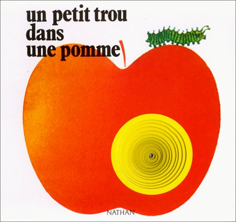 un petit trou dans une pomme