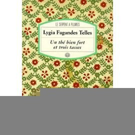 Un thé bien fort et trois tasses