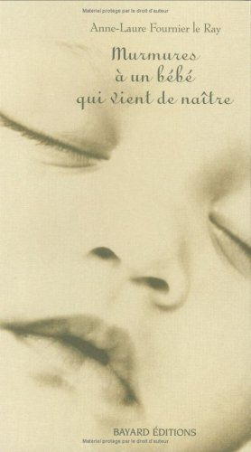 Murmures à un bébé qui vient de naître