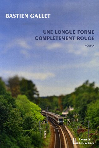 Une longue forme complètement rouge