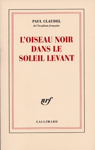 L'oiseau noir dans le soleil levant