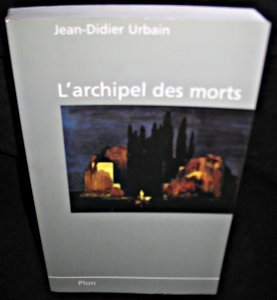 L'Archipel des morts : le sentiment de la mort et les dérives de la mémoire dans les cimetières d'Oc