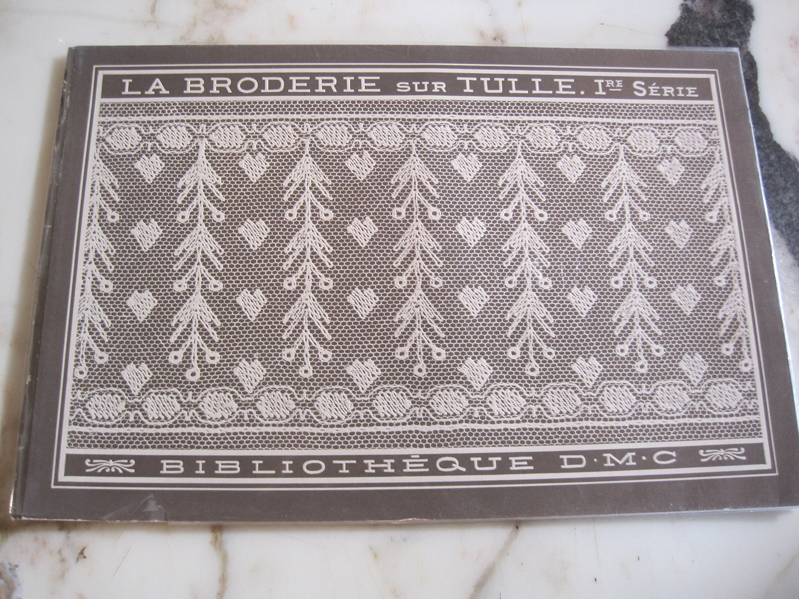 La broderie sur tulle : 1re série