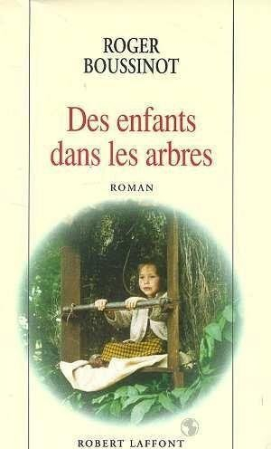 Des enfants dans les arbres