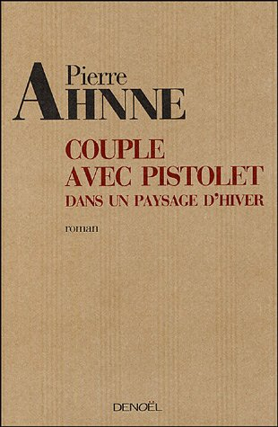 Couple avec pistolet dans un paysage d'hiver