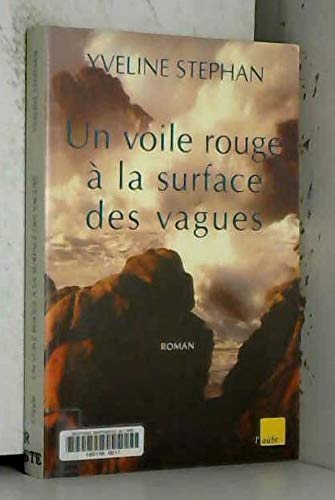 Un voile rouge à la surface des vagues