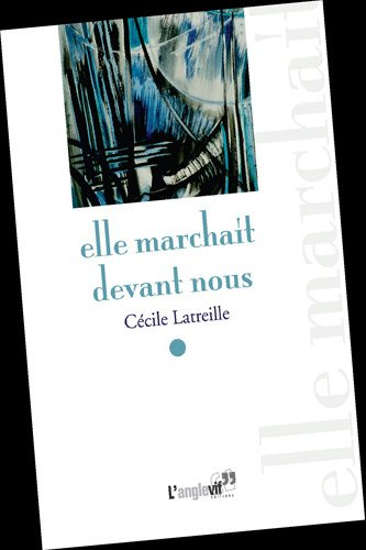 Elle marchait devant nous