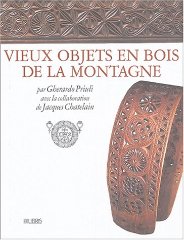 Vieux objets en bois de la montagne