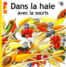 Dans la haie avec la souris