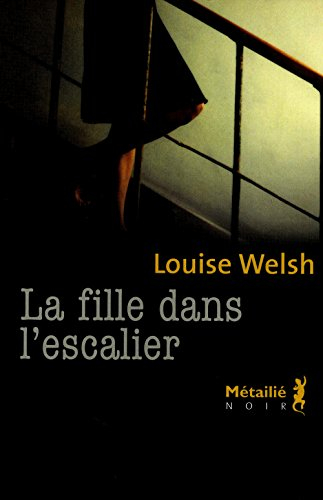 la fille dans l'escalier