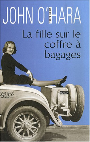 La fille sur le coffre à bagages