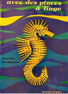 Avec des pinces à linge