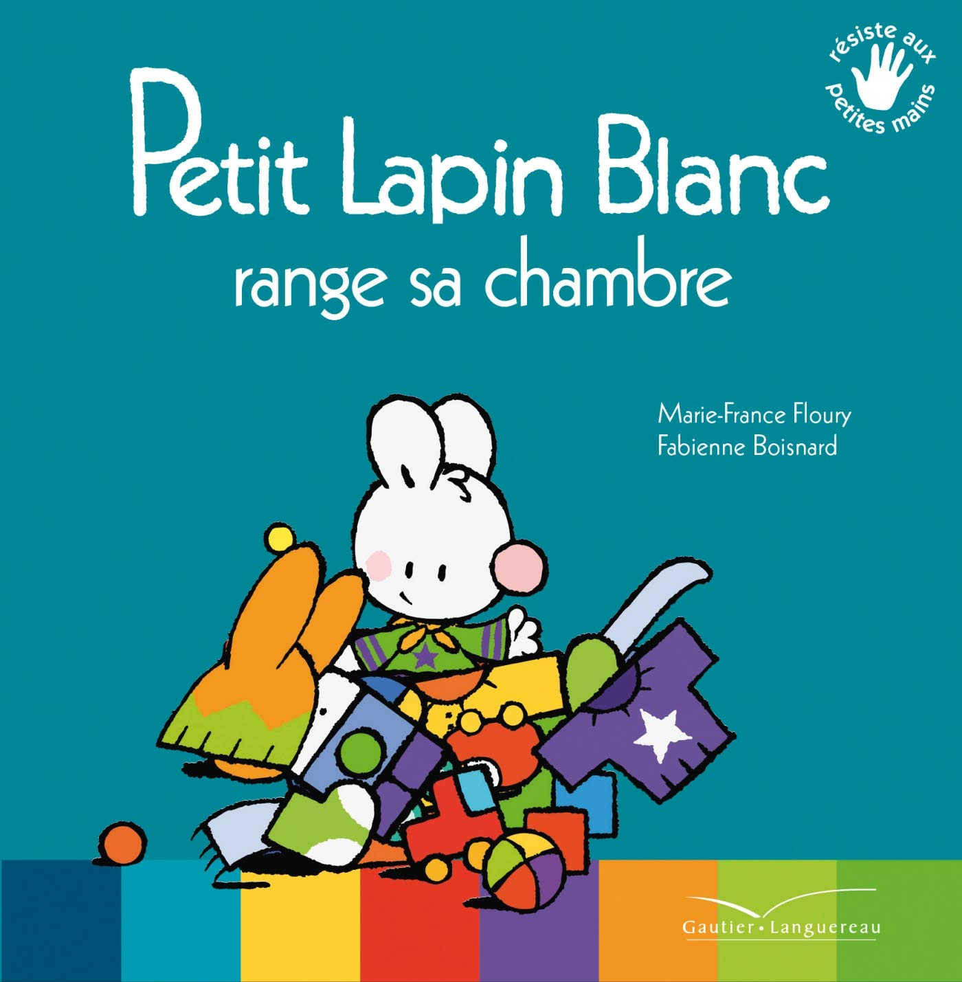 Petit Lapin blanc range sa chambre