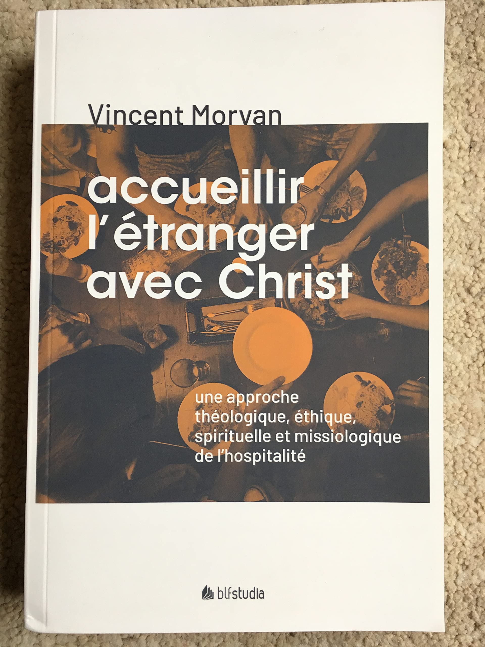 Accueillir l'étranger avec Christ : une approche théologique, éthique, spirituelle et missiologique 