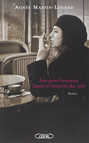 Les gens heureux lisent et boivent du café