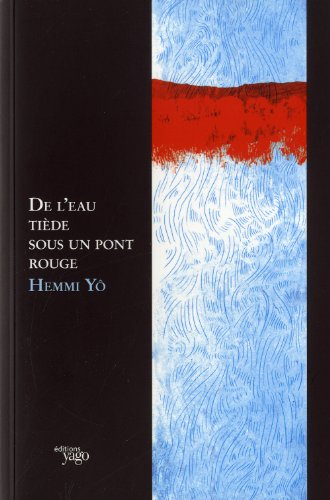 De l'eau tiède sous un pont rouge