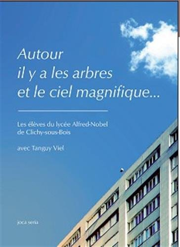 Autour il y a les arbres et le ciel magnifique...