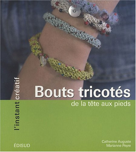 Bouts tricotés de la tête aux pieds