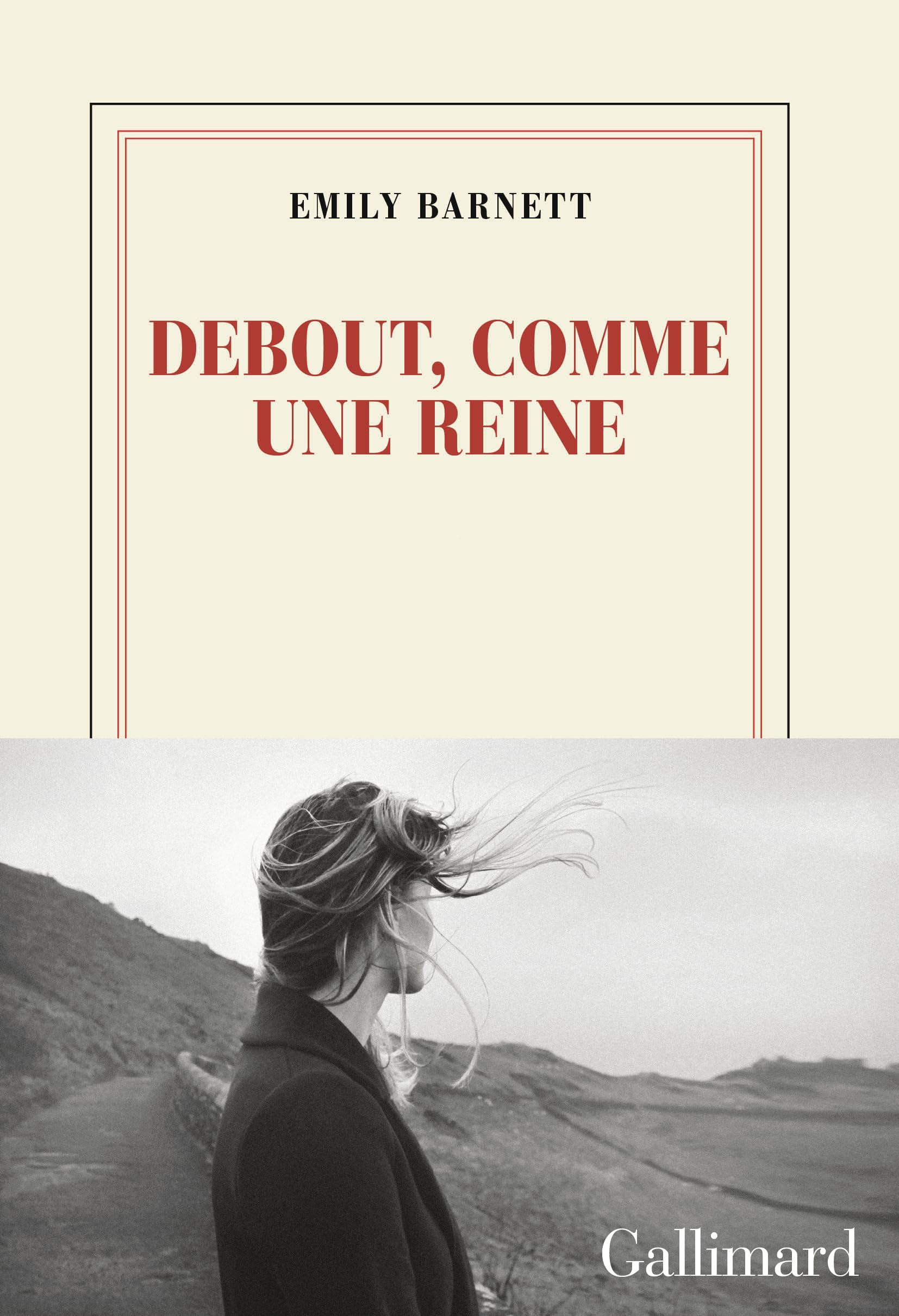 Debout, comme une reine