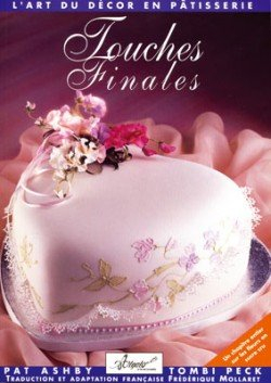 Touches finales : l'art du décor en pâtisserie