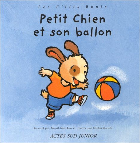 Petit chien et son ballon